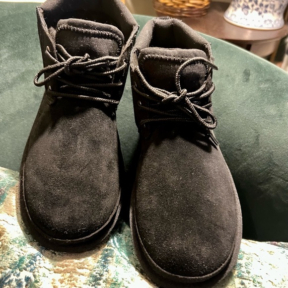 Koolaburra Kids Black Advay Shoes 🎁 NWOB - Picture 8 of 10